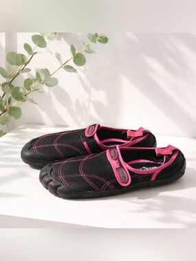 DeckPaws Five-Toe Water Shoes -Size 10